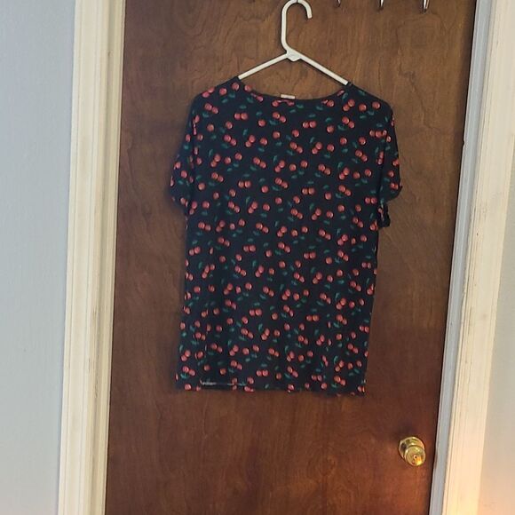 No Boundaries Ladies/Women's XXXL (21) Short Sleeved Black, Red and Green Top - Picture 2 of 3